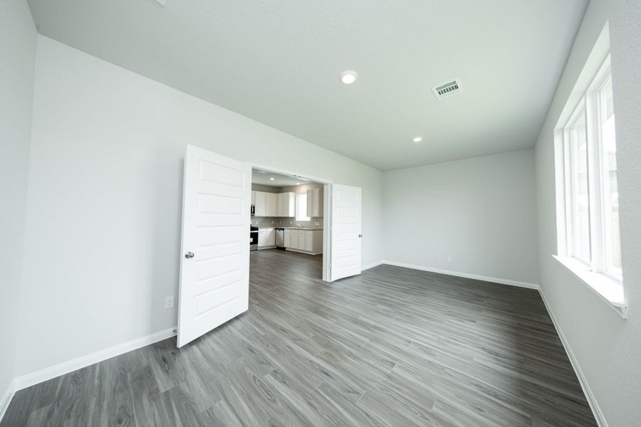 Spacious, unfurnished interior of a new home in Cliffstone Hills, Conroe (Image 9). Spacious, unfurnished interior of a new home in Cliffstone Hills, Conroe (Image 9).