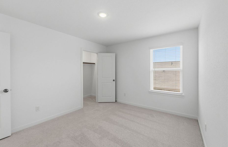 Spacious, unfurnished interior of a new home in Sunfield, Buda (Image 28).