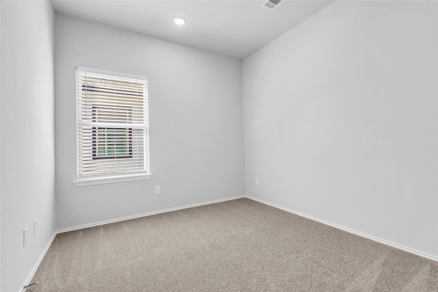 Spacious, unfurnished interior of a new home in , Willis (Image 27).