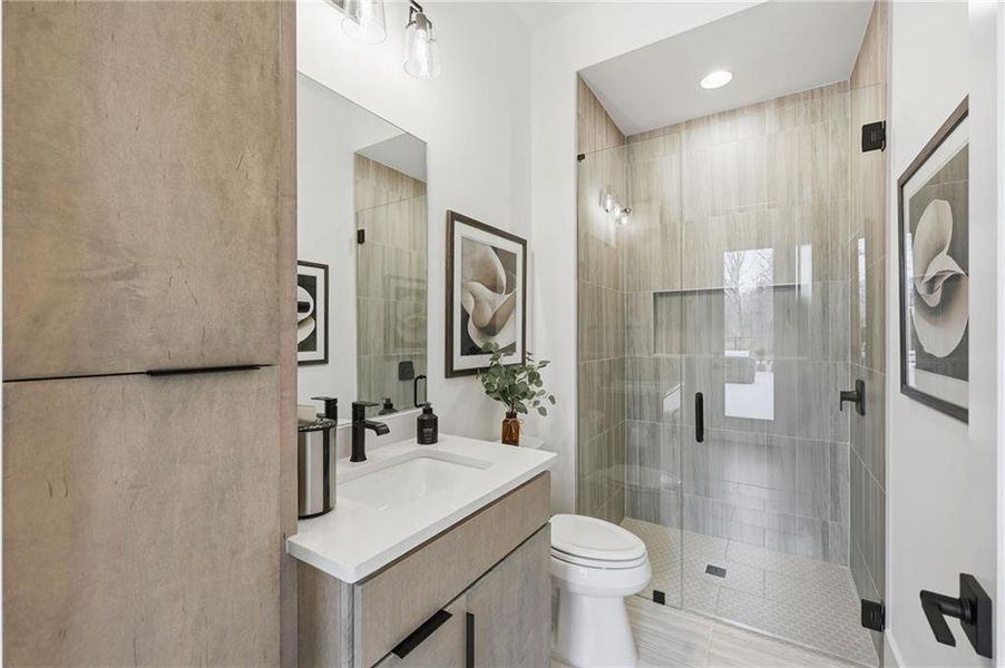 Furnished interior view inside a new home in , Gainesville (Image 6).