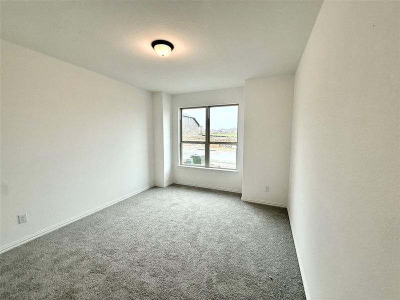 Spacious, unfurnished interior of a new home in Sunfield, Buda (Image 8).