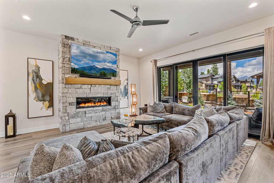 1810 E Magnolia Dr-11