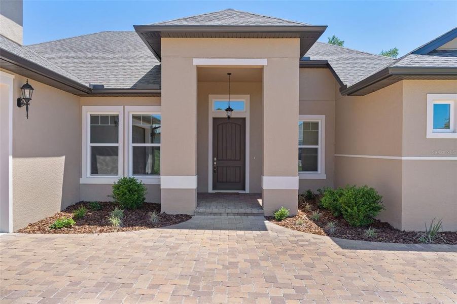 Exterior details and patio area of a home in , Lady Lake (Image 32).