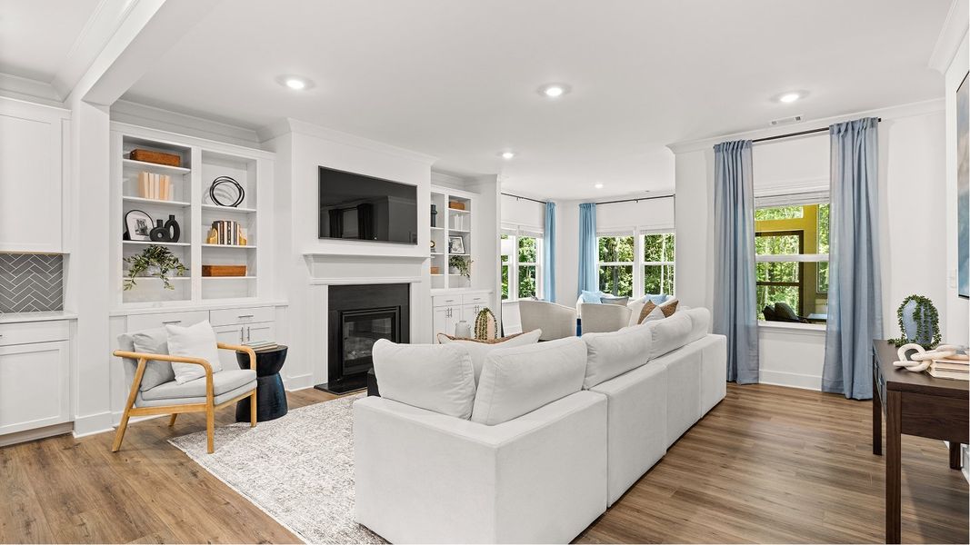 7932 Crestwood Living 2of3 F1 091025