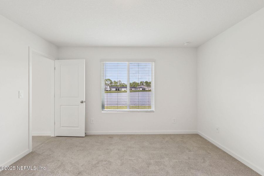 Spacious, unfurnished interior of a new home in Azalea Creek, Jacksonville (Image 30).