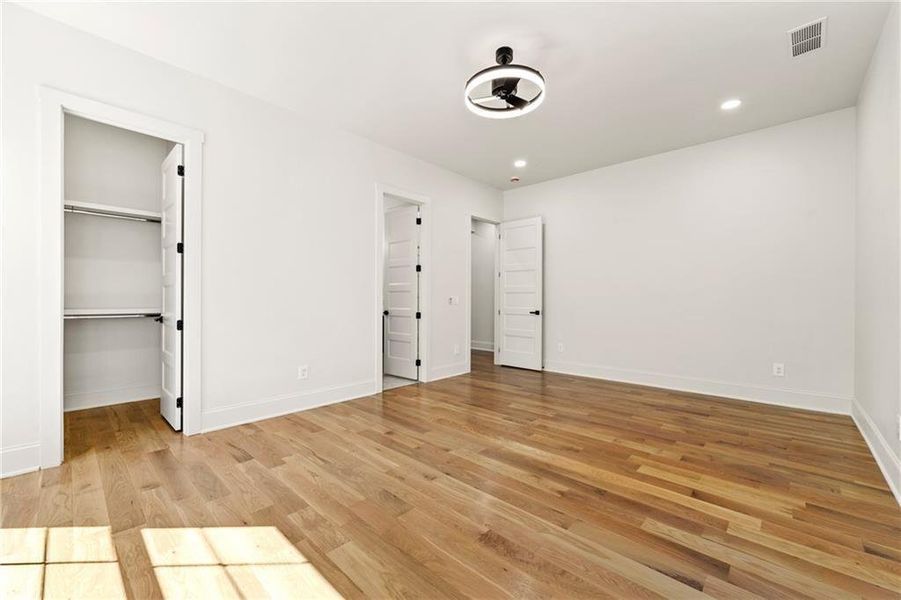 Spacious, unfurnished interior of a new home in , Atlanta (Image 38).