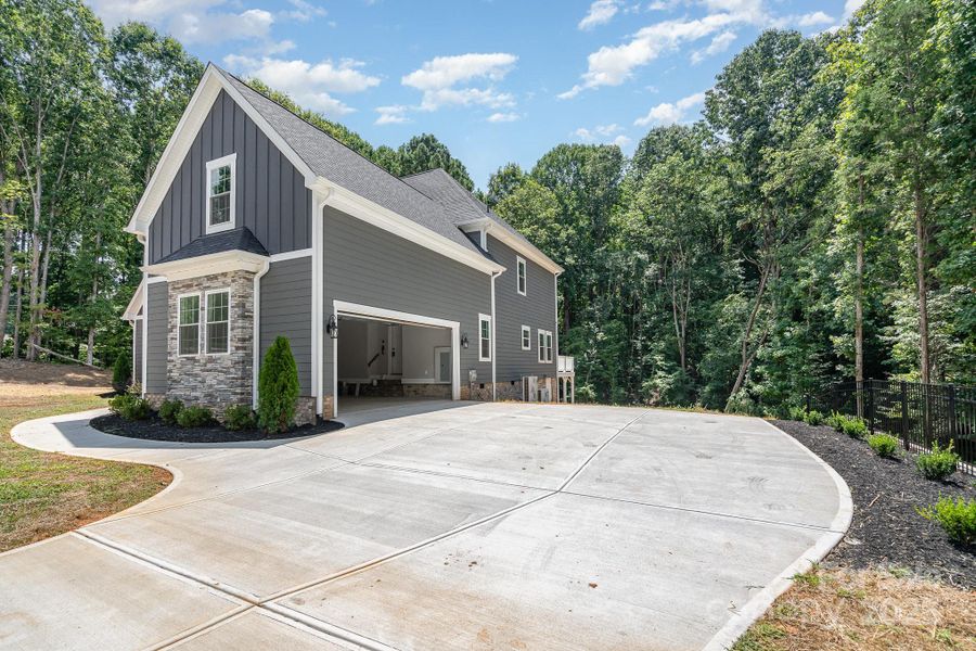 Lots of room for guest to park