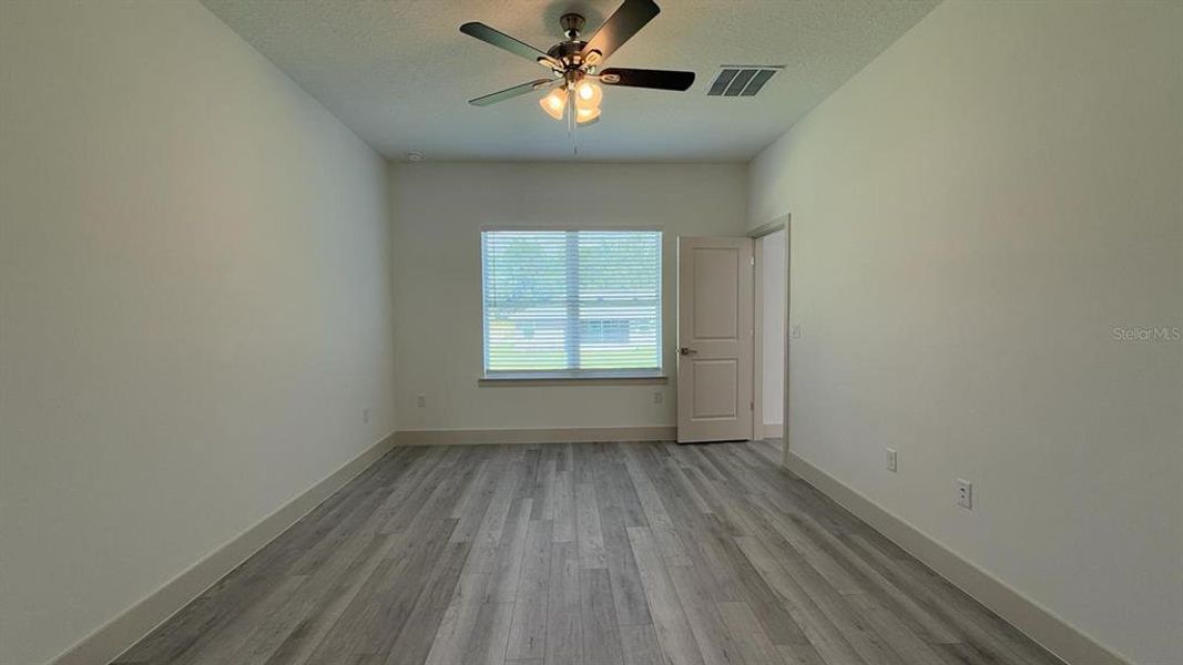 Spacious, unfurnished interior of a new home in , Dunnellon (Image 34).