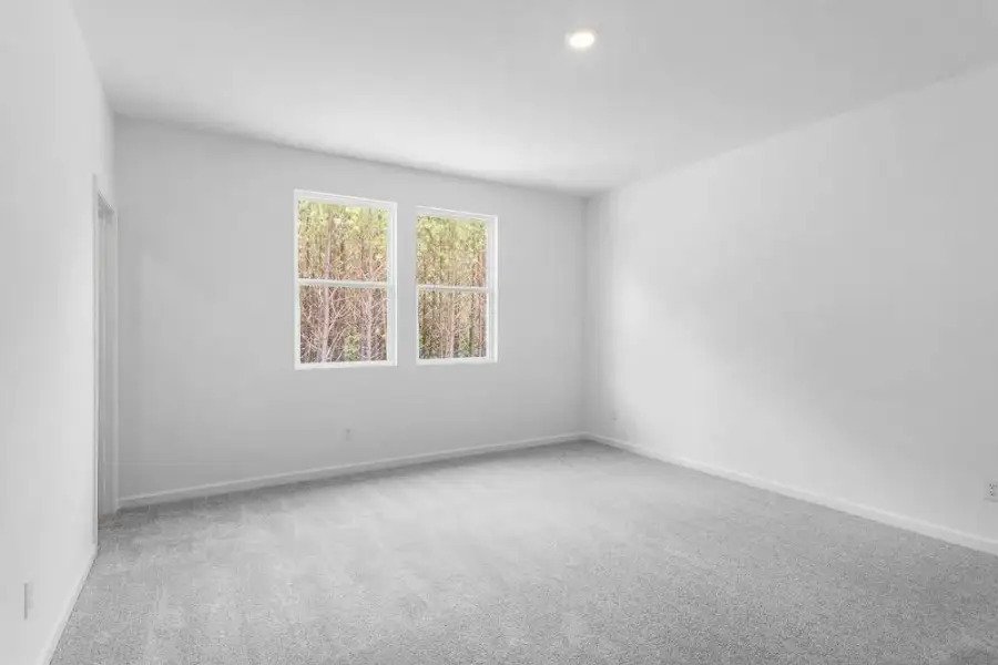 Spacious, unfurnished interior of a new home in Heritage River, Euharlee (Image 9).