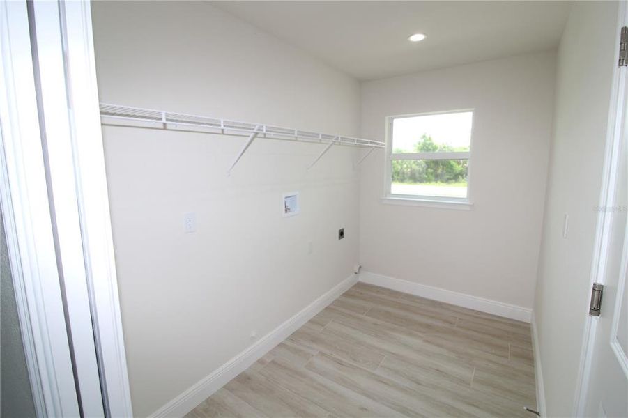 Spacious, unfurnished interior of a new home in , Port Charlotte (Image 19).