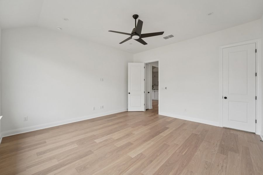 Spacious, unfurnished interior of a new home in Persimmon, Buda (Image 13). Spacious, unfurnished interior of a new home in Persimmon, Buda (Image 13).