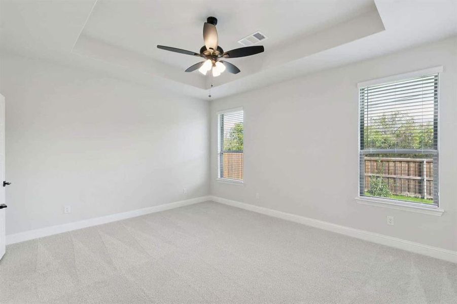 Spacious, unfurnished interior of a new home in Oaks of North Grove, Waxahachie (Image 11).