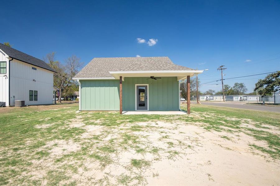 Exterior details and patio area of a home in , Sulphur Springs (Image 19).