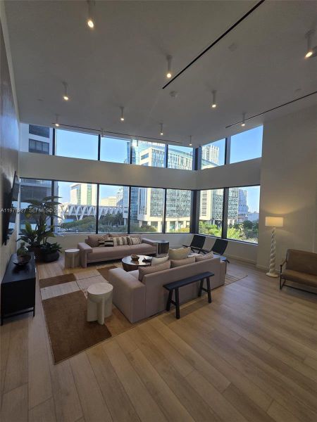 Community amenities in , Miami (Image 42).