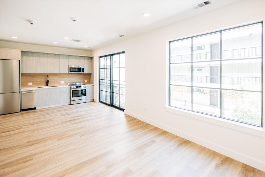 Spacious, unfurnished interior of a new home in Congress Lofts Saint Elmo, Austin (Image 7).