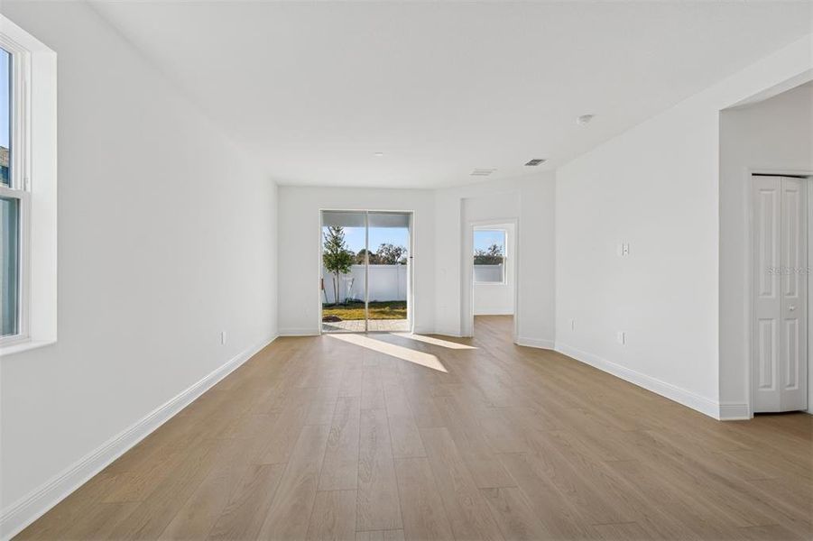 Spacious, unfurnished interior of a new home in Southpointe, Palmetto (Image 24).