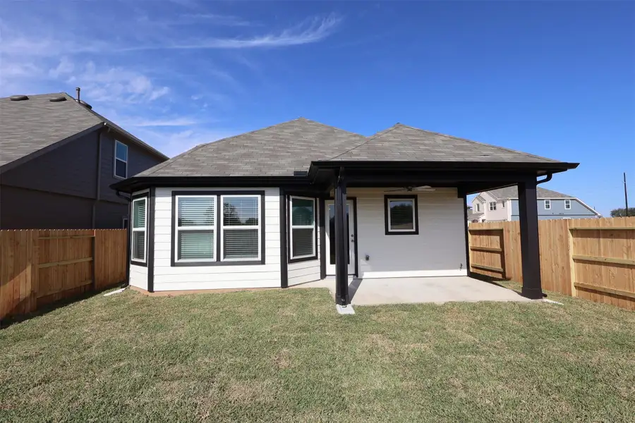 Exterior details and patio area of a home in Summerview, Fulshear (Image 3).