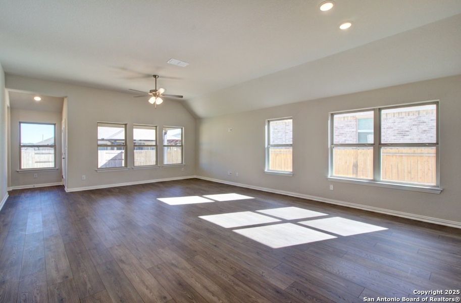 Spacious, unfurnished interior of a new home in Meyer Ranch – Premier, New Braunfels (Image 11). Spacious, unfurnished interior of a new home in Meyer Ranch – Premier, New Braunfels (Image 11).