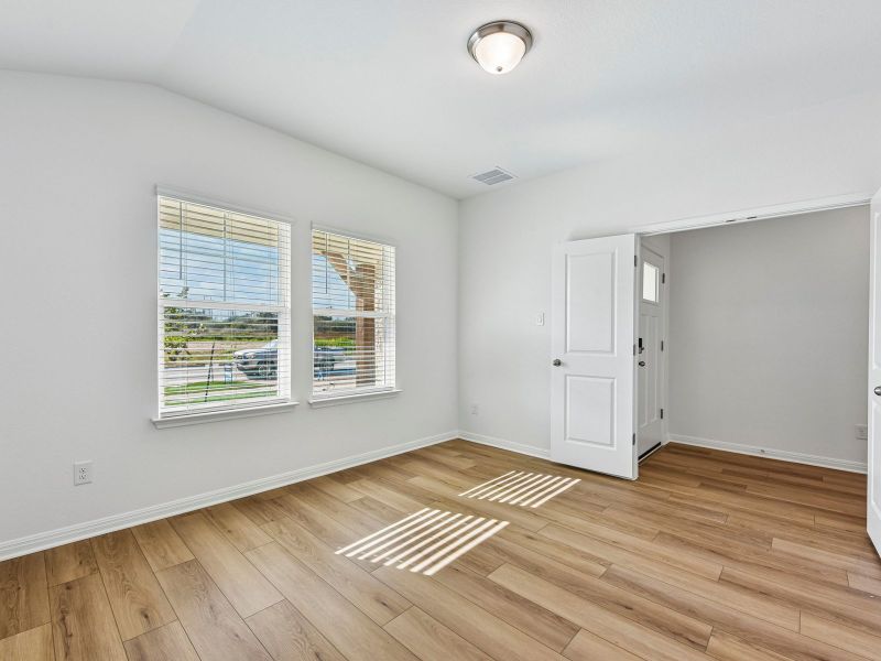 Spacious, unfurnished interior of a new home in Colony at Cole Springs - Boulevard Collection, Buda (Image 9).