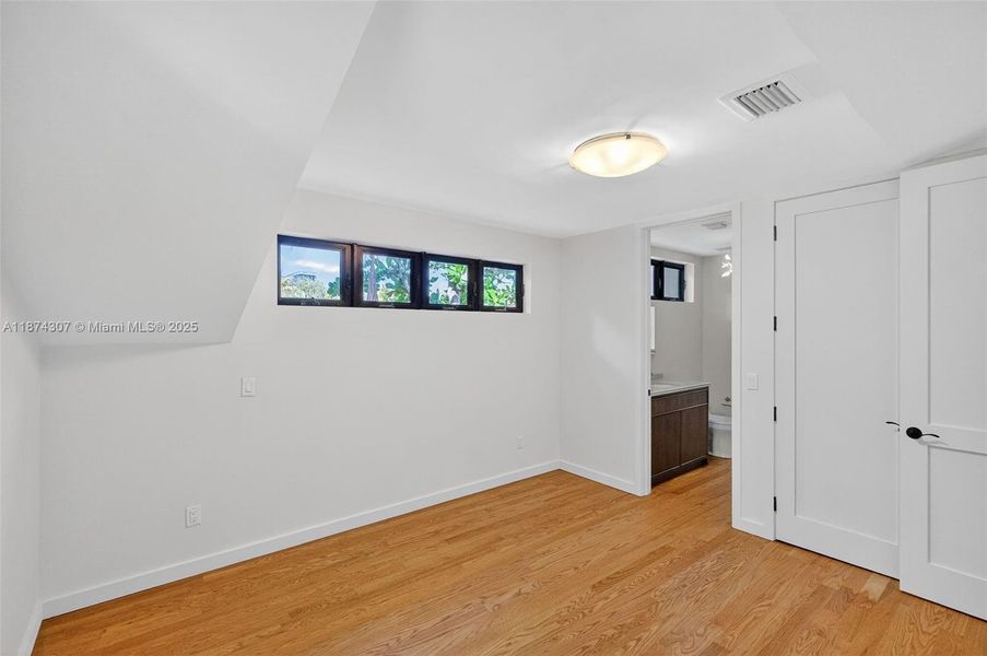 Spacious, unfurnished interior of a new home in , Miami (Image 37).