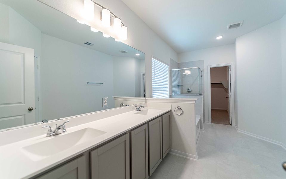 Furnished interior view inside a new home in Paramount, Kyle (Image 7).