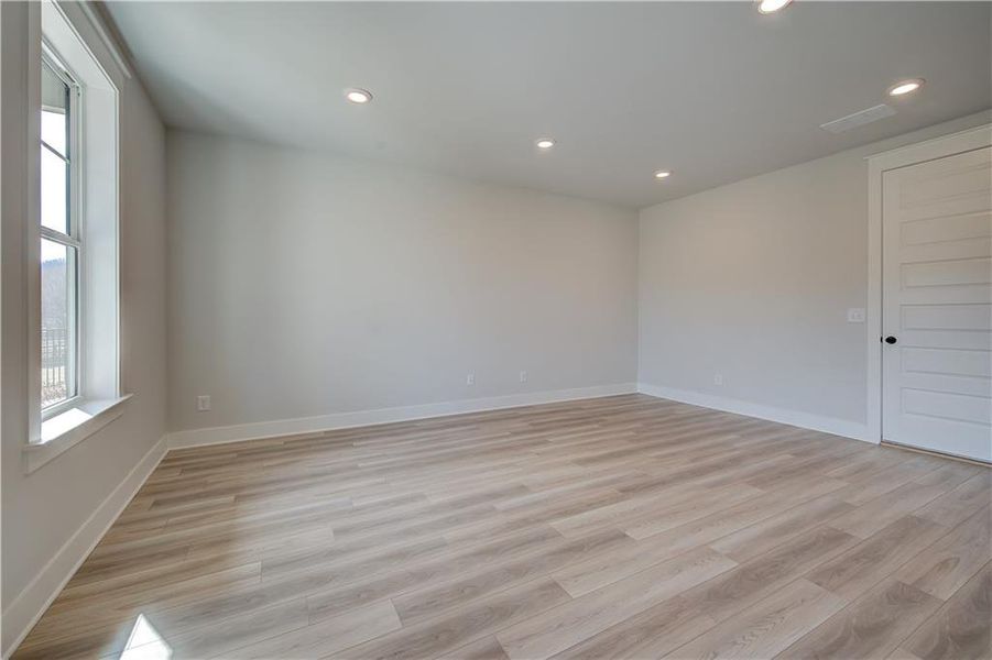 Spacious, unfurnished interior of a new home in Barrett Pointe, Kennesaw (Image 11).