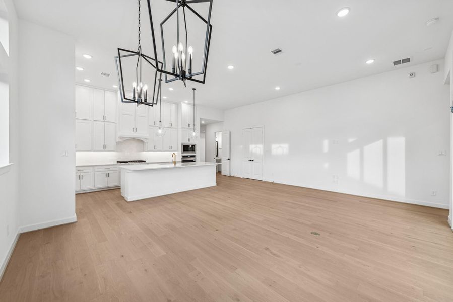 Spacious, unfurnished interior of a new home in Kresston - Enclave Collection, Montgomery (Image 36).