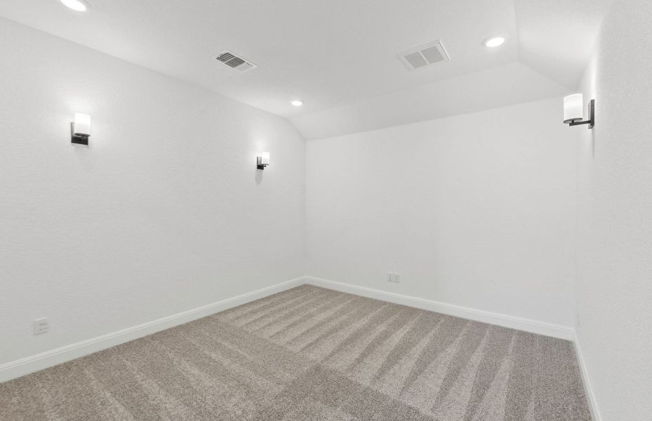 Spacious, unfurnished interior of a new home in Santa Rita Ranch, Liberty Hill (Image 49).