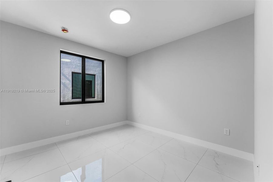 Spacious, unfurnished interior of a new home in , Miami (Image 18).
