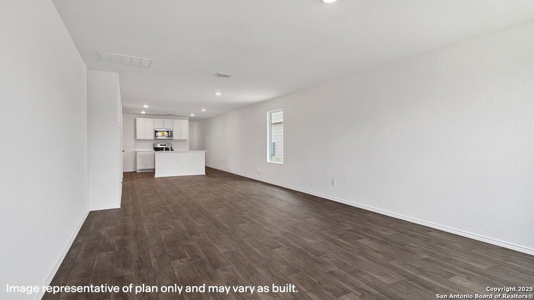 Spacious, unfurnished interior of a new home in Lucero, San Antonio (Image 20).