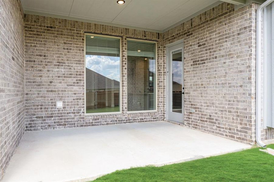 Exterior details and patio area of a home in Eagle Glen 50, Alvarado (Image 25). Exterior details and patio area of a home in Eagle Glen 50, Alvarado (Image 25).