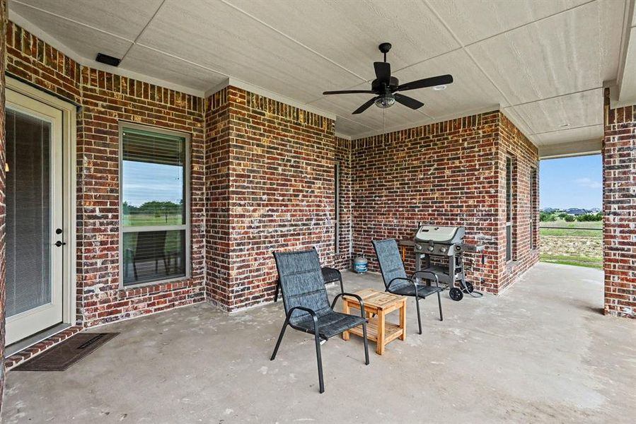 Exterior details and patio area of a home in , Weatherford (Image 3).