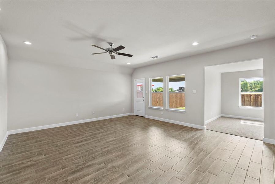 Spacious, unfurnished interior of a new home in Sandstone Estates, Granbury (Image 13).