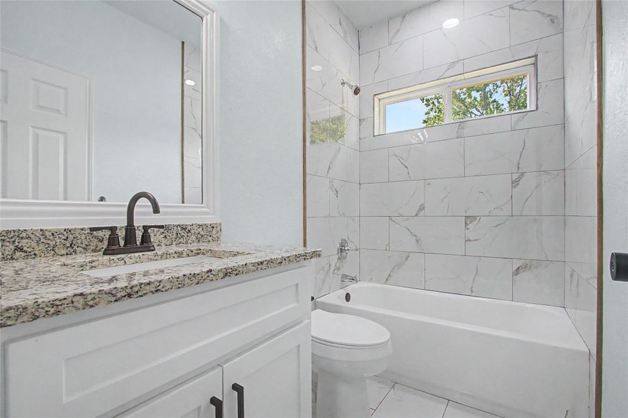 Furnished interior view inside a new home in , Navasota (Image 6).