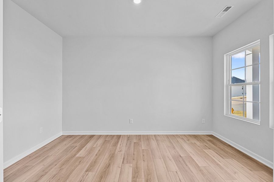 Spacious, unfurnished interior of a new home in Hanes Lake, Winston-Salem (Image 14).
