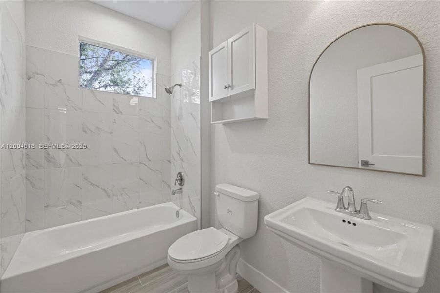 Furnished interior view inside a new home in , Lehigh Acres (Image 7).