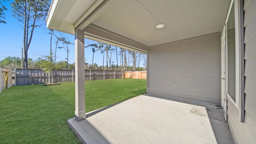 Exterior details and patio area of a home in Silverthorne, Conroe (Image 17). Exterior details and patio area of a home in Silverthorne, Conroe (Image 17).