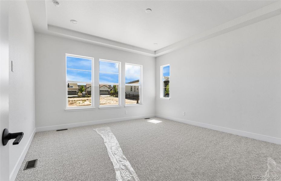 Spacious, unfurnished interior of a new home in Hilltop at Inspiration, Aurora (Image 17).