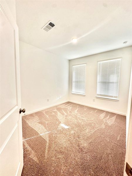 Spacious, unfurnished interior of a new home in , Tomball (Image 12).