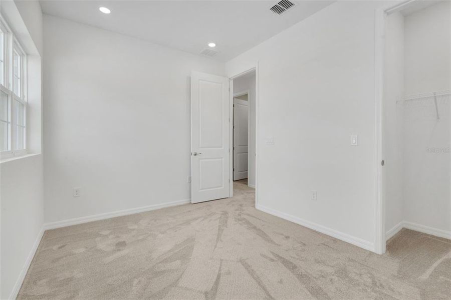 Spacious, unfurnished interior of a new home in Turnleaf, Punta Gorda (Image 29).