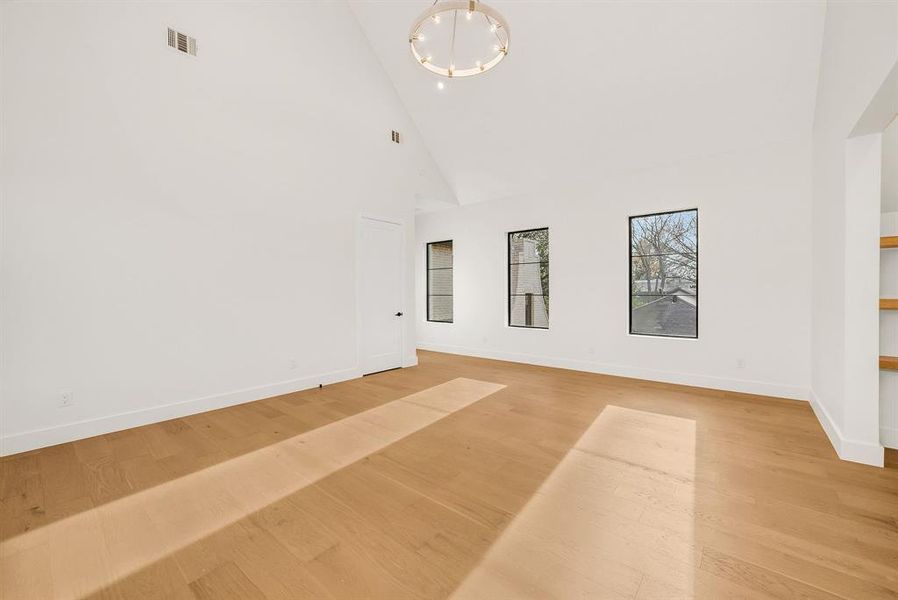 Spacious, unfurnished interior of a new home in , Dallas (Image 20).