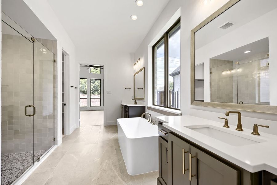 Plan 1645 Representative Photo - Main Bathroom