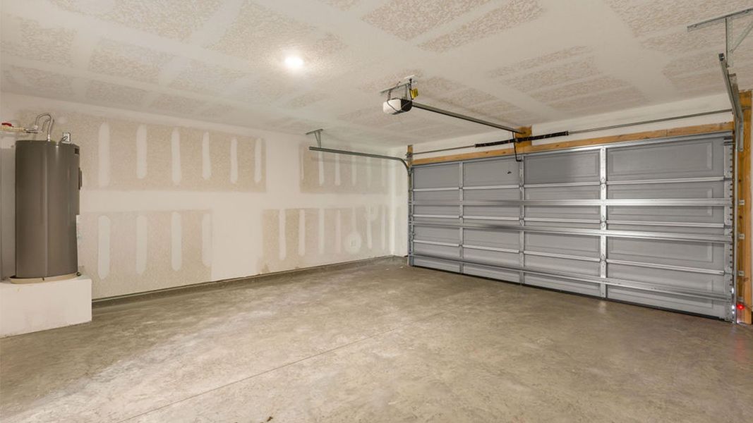 Spacious, unfurnished interior of a new home in Wesley Park, Crawfordville (Image 37).