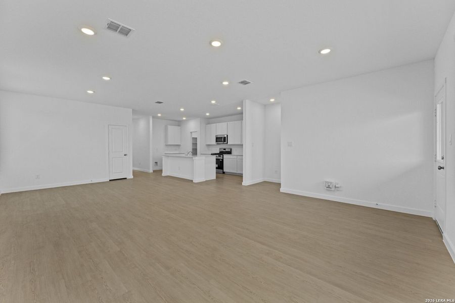 Spacious, unfurnished interior of a new home in Hightop Ridge, Converse (Image 25).