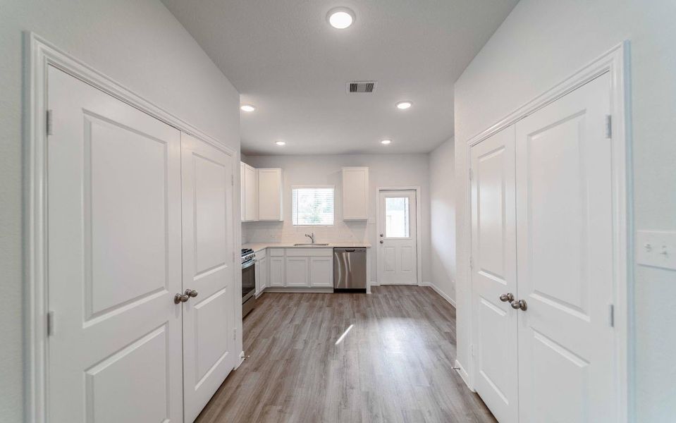 Spacious, unfurnished interior of a new home in The Pines at Seven Coves, Willis (Image 6).
