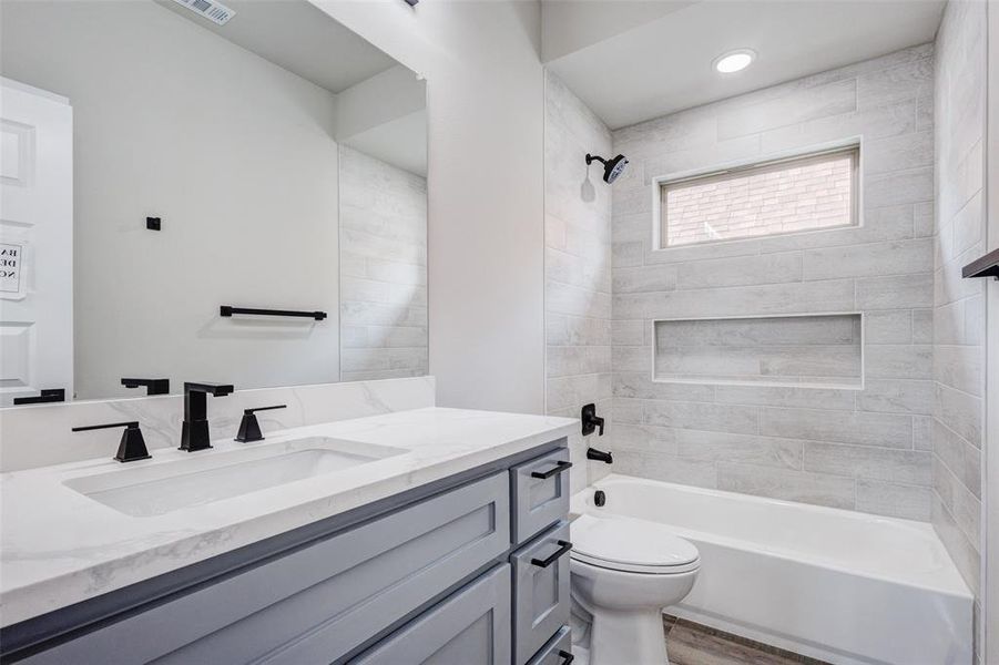 Furnished interior view inside a new home in , Irving (Image 13).