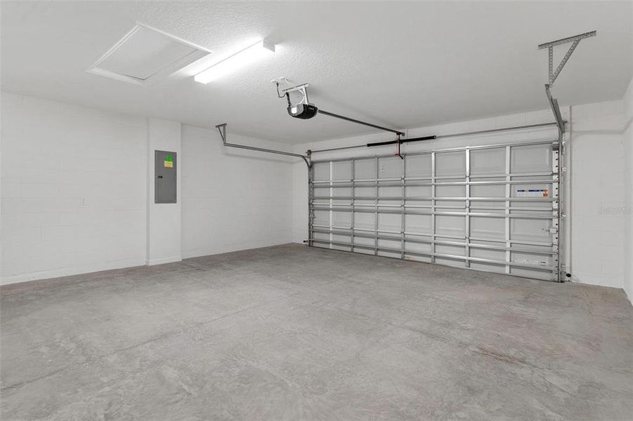 Spacious, unfurnished interior of a new home in , Leesburg (Image 30).