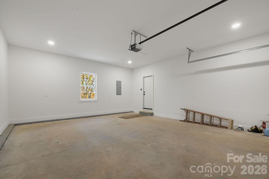 Spacious, unfurnished interior of a new home in , Morganton (Image 20). Spacious, unfurnished interior of a new home in , Morganton (Image 20).