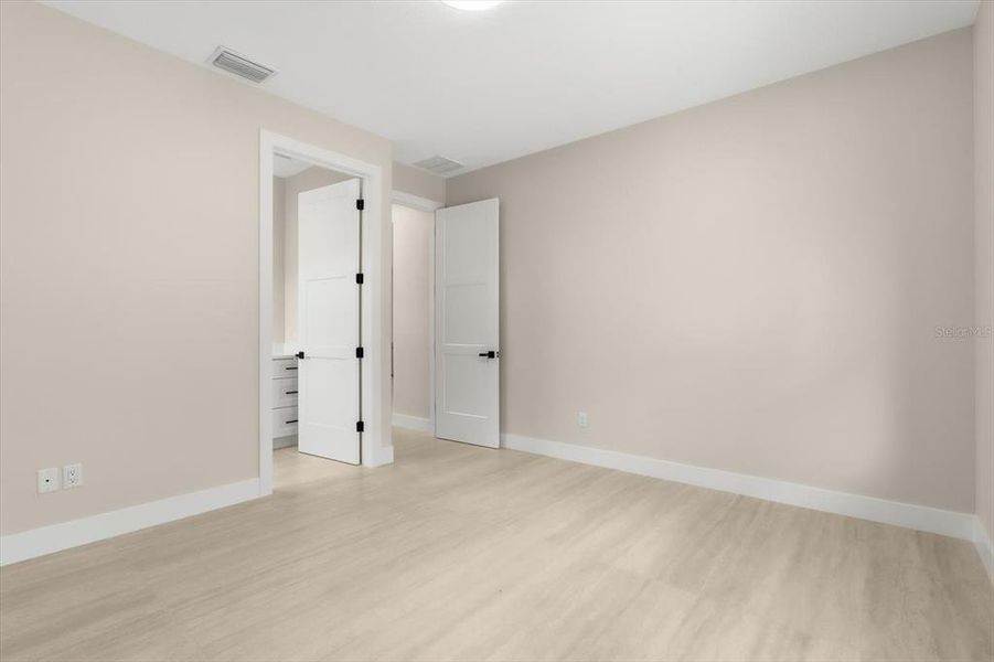 Spacious, unfurnished interior of a new home in , Dunnellon (Image 24).