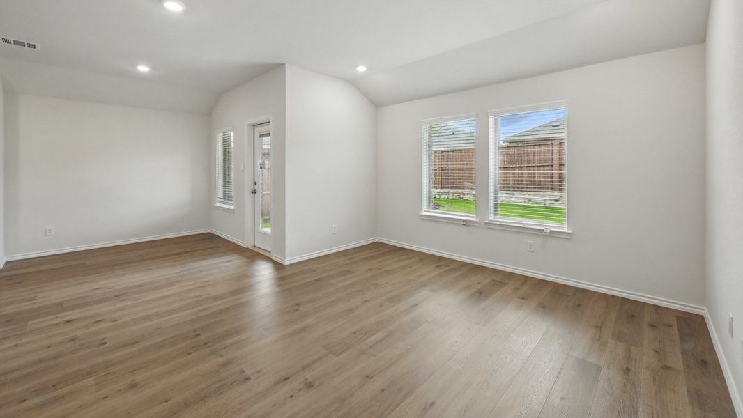 Spacious, unfurnished interior of a new home in Riverfield, Josephine (Image 29).